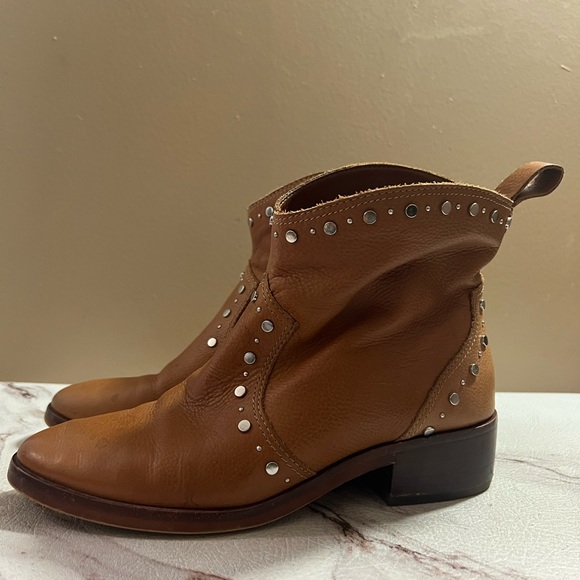 Dolce Vita Light Brown Leather Studded Ankle Boots Booties Block Heel Size 7.5. - Picture 1 of 9